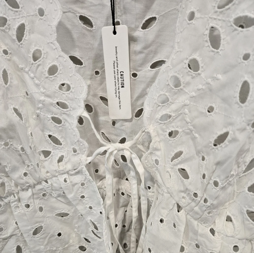 Express• NWT White Eyelet Tie-Front Blouse. Sz XS - Picture 5 of 9